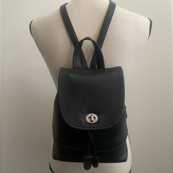 Coach Handbags - 💋Vintage COACH Daypack 9960 Black/Nickel